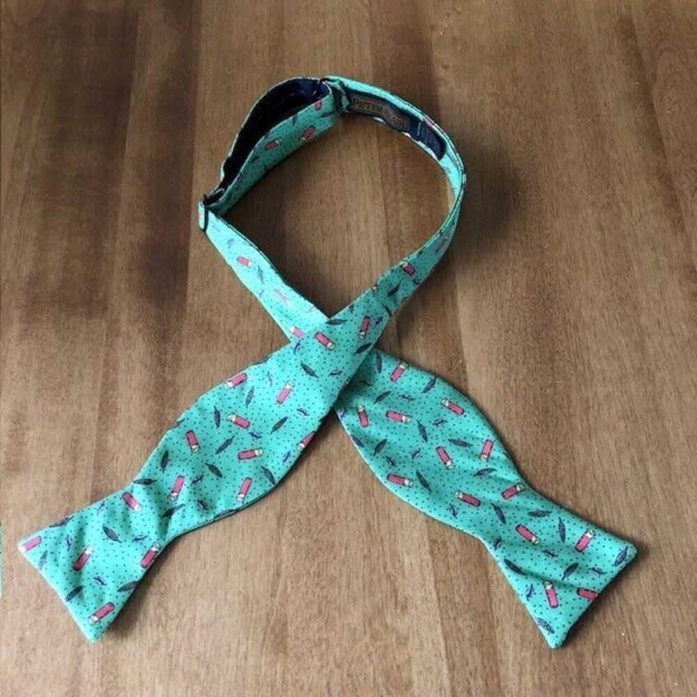 Peter Blair 100% Silk Bow Tie Green Adjustable Hunting Bullets Feathers Shooting